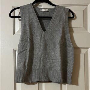 MNG Gray V-Neck Sleeveless Sweater Size Small